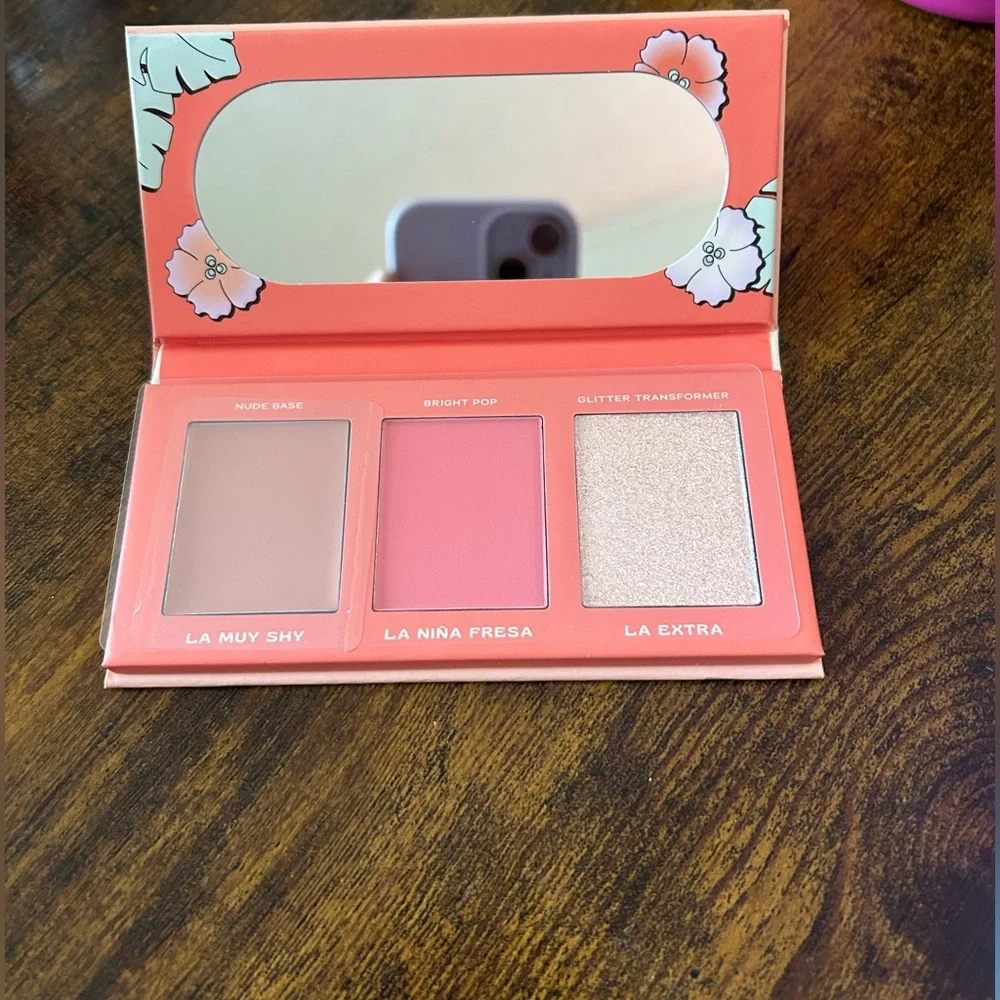 Alamar Viva Las Cheekas Blush Palette - Peach, Pink & Shimmery Champagne